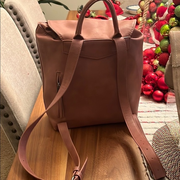 Universal Thread backpack with adjustable straps - Picture 4 of 12